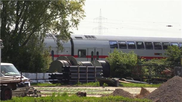 Zugunglück mit zwei Toten: Ermittlungen vor dem Abschluss Ein Intercity-Zug war im Mai 2023 in Hürth in eine Gruppe von Arbeitern gefahren, zwei von ihnen kamen ums Leben.