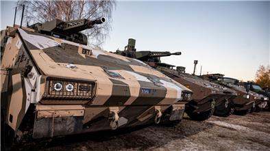 Ein Jahr nach der Ankündigung von 100 Milliarden Euro schweren Investitionen in die Bundeswehr blickt Deutschlands Rüstungsbranche optimistisch nach vorne.