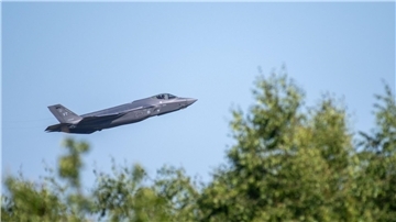 Ein Kampfflugzeug vom Typ F-35 startet von der US-Air Base Spangdahlem. Ein solcher Kampfjet verschwand im US-Bundesstaat South Carolina, nachdem sich der Pilot aufgrund einer „Panne“ mithilfe des Schleudersitzes gerettet hatte.