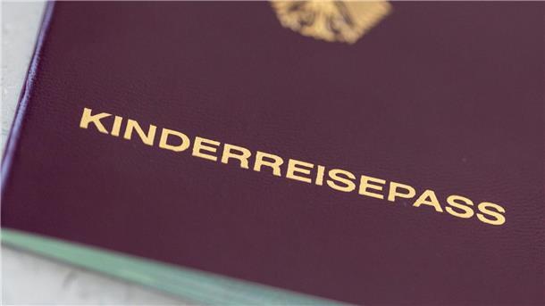 Kinderreisepass wird abgeschafft Ein Kinderreisepass, wie dieser, soll ab dem kommenden Jahr nicht mehr ausgestellt werden.