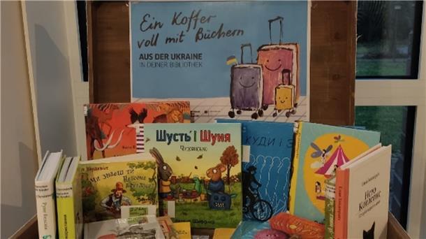 „Ein Koffer voll mit Büchern“.