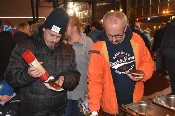 Ein kräftiger Klacks Ketchup gehört ebenfalls dazu. 