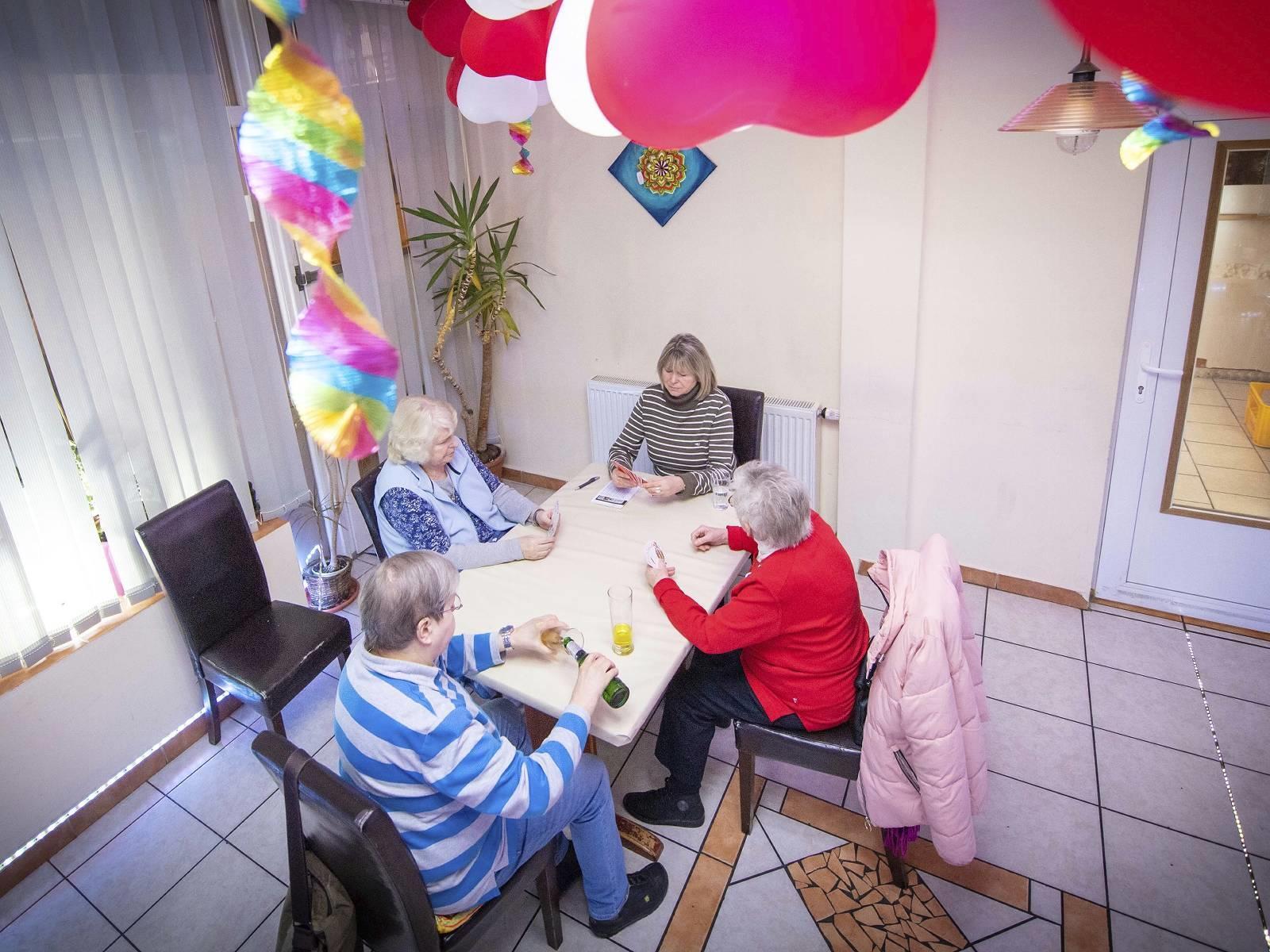 Frauenrunde lädt zum Skatspielen
