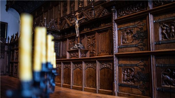 Auswärtiges Amt ließ für G7-Treffen Kreuz entfernen Ein Kreuz steht im Friedenssaal im Historischen Rathaus an der Nordwand mit dem dominierenden Wandschrank. Das Auswärtige Amt hat das Kreuz entfernen lassen.