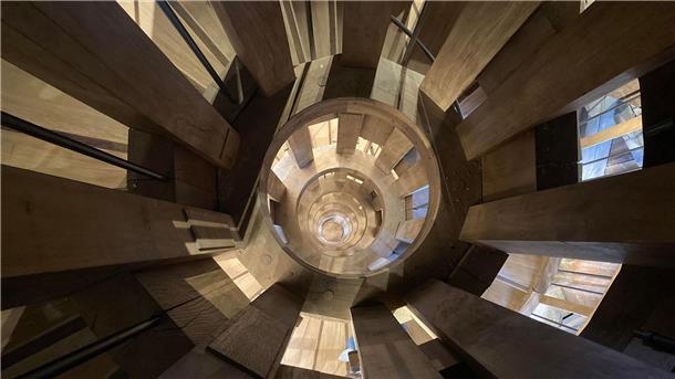 Wiedereröffnung der Notre-Dame-Türme: Monumentales Comeback Ein Lauf der Wendeltreppe führt Besucher hinauf, der andere hinunter, sodass sich die Gäste nie begegnen.