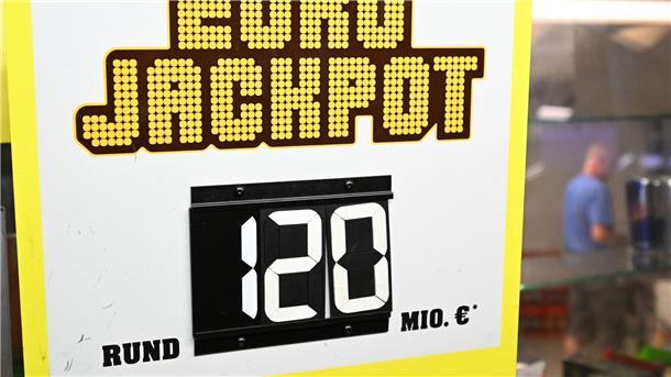 Lotto Berlin: Gewinner des Eurojackpot hat sich gemeldet Ein Lottospieler oder eine Lottospielerin hat den mit 120 Millionen Euro gefüllten Eurojackpot geknackt.