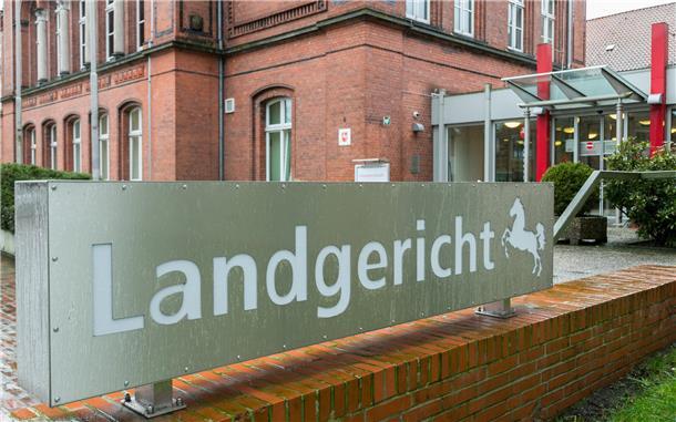 Ein Mann aus Sittensen muss in Haft. Der Verurteilte verursachte einen Unfall auf der Autobahn, bei dem eine Frau starb.