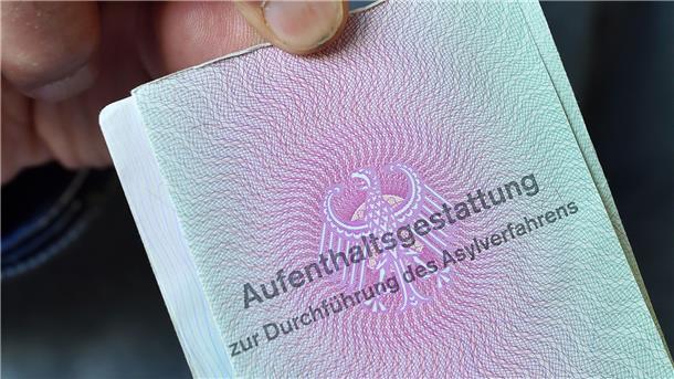 Bundesrat billigt das Chancen-Aufenthaltsrecht Ein Mann aus Syrien mit siner Aufenthaltsgestattung.