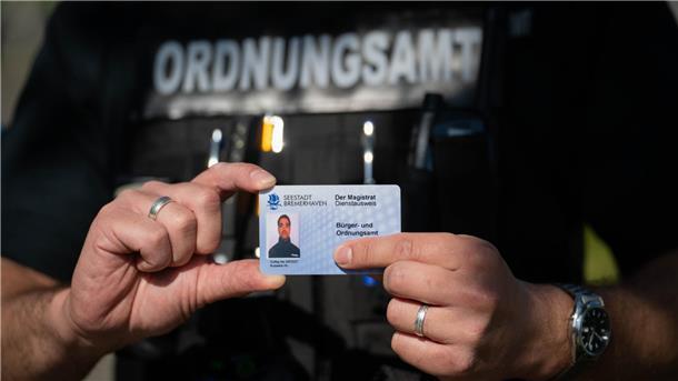 Mitarbeiter des Ordnungsamtes Bremerhaven können sich immer ausweisen Ordnungsamtfoto
