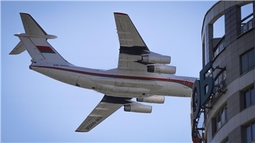 Ein Modell des schweren Transportflugzeugs Iljuschin Il-76 (Archivbild).