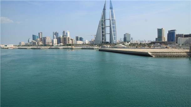 Alltag ohne Wasser: Blick in austrocknende Weltregionen Ein modernes Leben in Bahrain wäre ohne Entsalzungsanlagen wohl undenkbar.