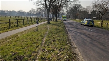 Blick auf die Unfallstelle. Ein Motorradfahrer kam hier von der Straße ab. Er wurde schwer, aber nicht lebensgefährlich verletzt.