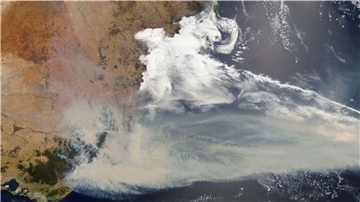 Ein NASA-Bild zeigt dicken Rauch, der den Südosten Australiens bedeckt.
