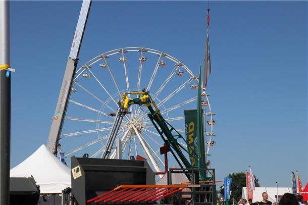 Ein Orientierungspunkt ist das Riesenrad auch. Das kann man von überall sehen.