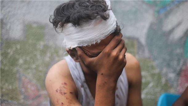 Israel: 400 „Terrorziele“ getroffen Ein palästinensischer Junge trauert in Rafah um seine Verwandten, die bei einem israelischen Luftangriff getötet wurden.