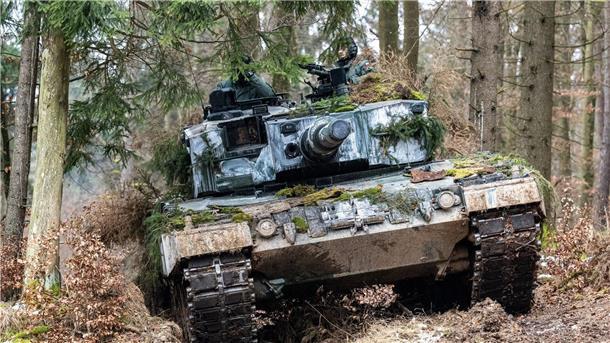 Rheinmetall: Reparatur von Leopard-Panzern dauert ein Jahr Ein Panzer vom Typ Leopard 2, hier aus den Beständen der polnischen Armee.