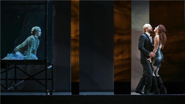Ein Prinz zwischen den Frauen: Signe Heiberg (Rusalka), Konstantinos Klironomos (Prinz) und Julia Mintzer (Fremde Fürstin).