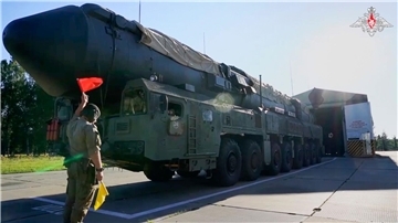 Ein russischer Raketenwerfer des Typs Jars bei einer Übung. (Archivbild)