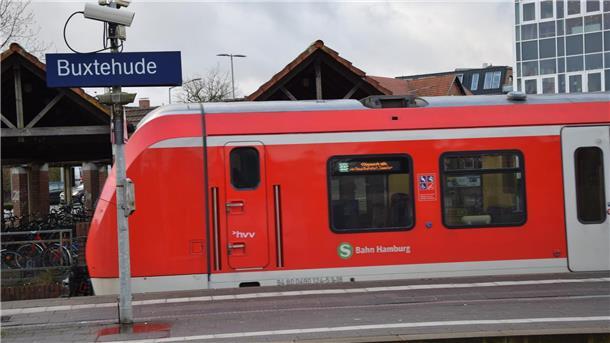 Ein S-Bahn-Waggon steht und fährt nicht weiter. Diese Situation kennen viele Pendler - auch aus dem Landkreis Rotenburg.