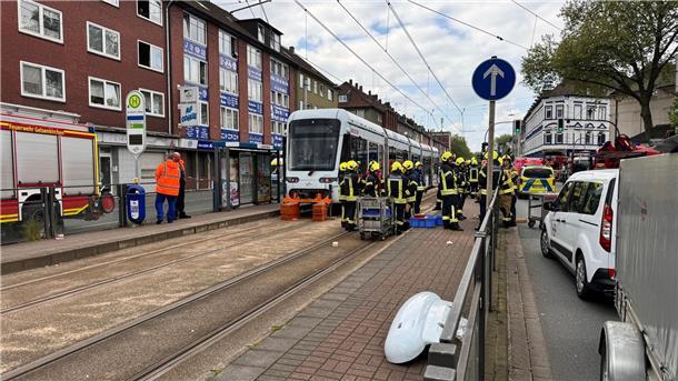 Achtjähriger wird von Straßenbahn überfahren und stirbt Ein siebenjähriger Junge ist in Gelsenkirchen von einer Straßenbahn erfasst und tödlich verletzt worden.