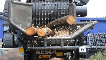 Ein solcher Häcksler hilft nicht nur in hiesigen Gefilden. Auch bei den Palmbauern in Geestlands tunesischer Partnerstadt Tozeur soll das Gerät wertvolle Dienste leisten. Aus Palmabfällen können beispielsweise Tierfutter und Dünger hergestellt werden.