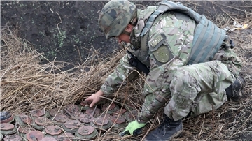 Ein Soldat der Kampfmittelabwehr (Explosive Ordnance Disposal, EOD) bei der Arbeit.