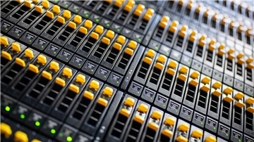 Ein Speichersystem mit über einem Petabyte Kapazität in einem Rechenzentrum des bayerischen Landeskriminalamts (Symbolbild).