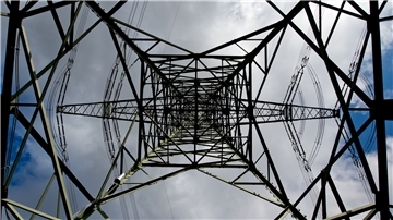 Ein Teil der Hochspannungsmaste auf der Trasse von Kleinensiel nach Conneforde wird modernisiert, ein Teil neu errichtet. Die eigentlichen Bauarbeiten sollen 2025 beginnen.