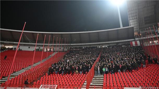 Ein Teil des Stuttgarter Fanblocks in Belgrad blieb am Mittwochabend leer.
