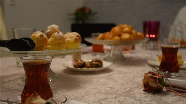 Ein Tisch voll türkischer Spezialitäten: Muslime dürfen während des Ramadans nur vor und nach dem Sonnenaufgang essen und trinken. 
