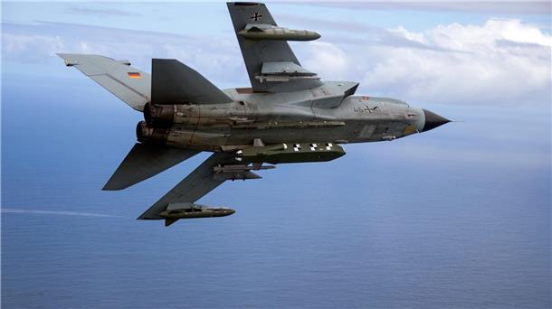 Ein Tornado-Kampfjet der Bundeswehr ist mit einem Marschflugkörper Taurus bestückt. Liefert Deutschland die Waffen an die Ukraine?