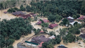 Ein überschwemmtes Gebiet, nach anhaltenden Regenfällen, im Gebiet Johor in Malaysia.