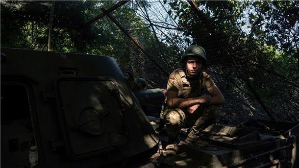 Ein ukrainischer Soldat an der Frontlinie nahe Awdijiwka.