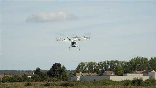 Volocopter hebt zu Olympia ab - noch keine Passagierflüge Ein Volocopter hebt vor den Toren von Paris ab.