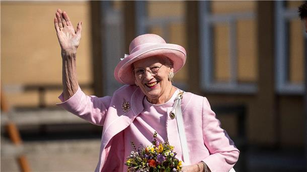Margrethe II. - dienstälteste Monarchin der Welt Ein Vorbild war für Königin Margrethe II. stets Queen Elizabeth II., ihre Cousine dritten Grades.