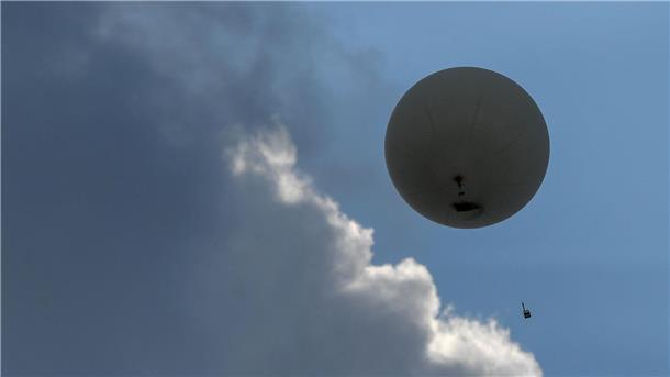 Ballons über Deutschland: Wetterdaten oder Spionage? Ein Wetterballon mit einer Radiosonde vom Deutschen Wetterdienst (DWD).