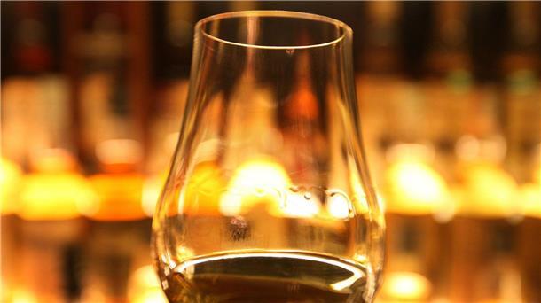 Whisky-Fans stellen Rekord für größtes Online-Tasting auf Ein Whisky-Club aus Schottland hat einen Rekord aufgestellt - und zwar online.