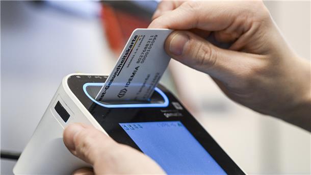 Was kann die ePA? Seniorenrat Gnarrenburg lädt zum Infonachmittag ein Ein wichtiger Schlüssel, um Zugriff auf die ePA zu bekommen: die elektronische Gesundheitskarte.