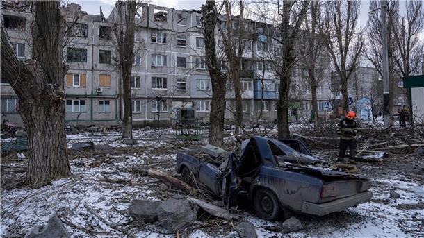 Ein Wohnhaus in Pokrowsk, das durch eine Rakete zerstört wurde.
