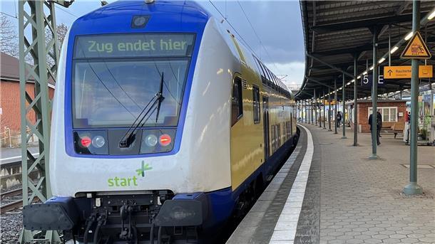 Ein Zug von Start Unterelbe erfasste einen Arbeiter bei Himmelpforten