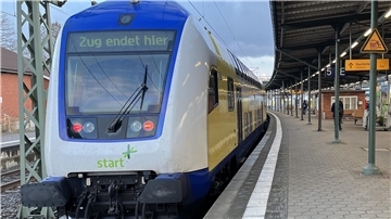 Ein Zug von Start Unterelbe erfasste einen Arbeiter bei Himmelpforten