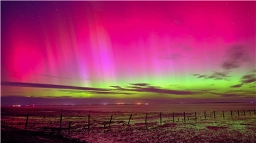 Eindrucksvoll: Polarlichter sind am Himmel über Schillig in Niedersachsen zu sehen.