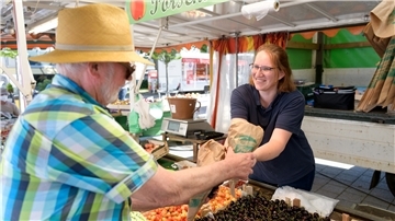Eindrücke vom Mittwochs-Wochenmarkt in Geestemünde: Kommen wegen der Inflation weniger Kunden?