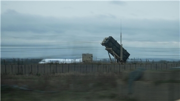 Eine Batterie des Flugabwehrraketensystems Patriot zur Luftraumüberwachung am polnischen Flughafen Jasionka.