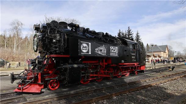 Brockenbahn feiert 125-jähriges Jubiläum Eine Dampflok der Harzer Schmalspurbahnen GmbH (HSB) steht im Bahnhof Drei Annen Hohne.