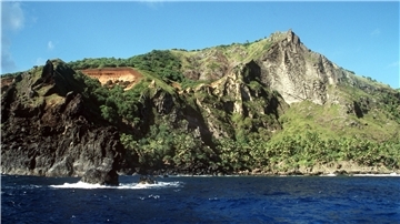 Eine der einsamsten Inseln der Welt ist Pitcairn, mitten im Pazifik. Rund 5000 Kilometer sind es bis Neuseeland, etwa 2000 bis zu den Osterinseln.
