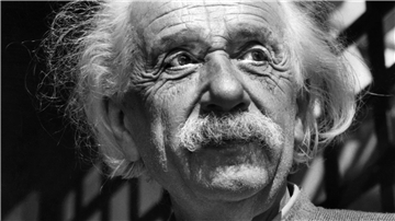 Das Foto zeigt Albert Einstein.