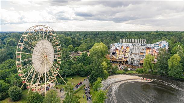 Eine Drohnen-Aufnahme zeigt den Serengeti-Park Hodenhagen aus der Luft.