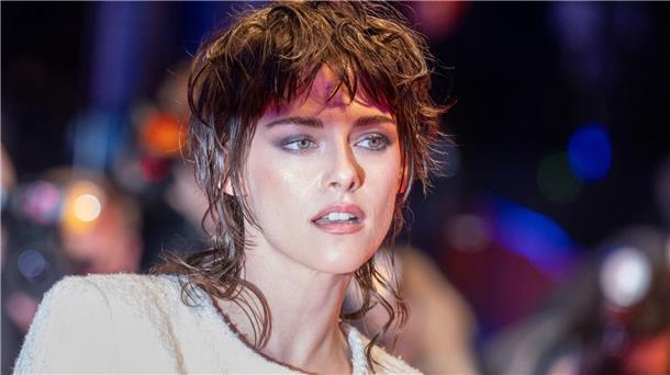 Eine Frisur, die kein Geschlecht kennt: Auch die Schauspielerin Kristen Stewart trägt Vokuhila.