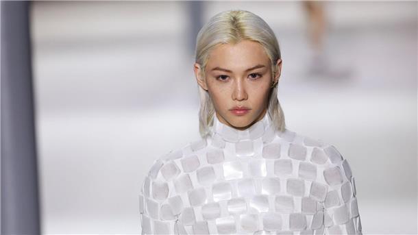 Eine futuristisch anmutende Kreation von Nicolas Ghesquière für Louis Vuitton.